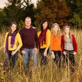 Autumn family portrait in St. Paul.